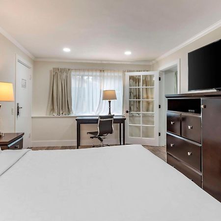 Best Western Carmel'S Town House Lodge Екстер'єр фото