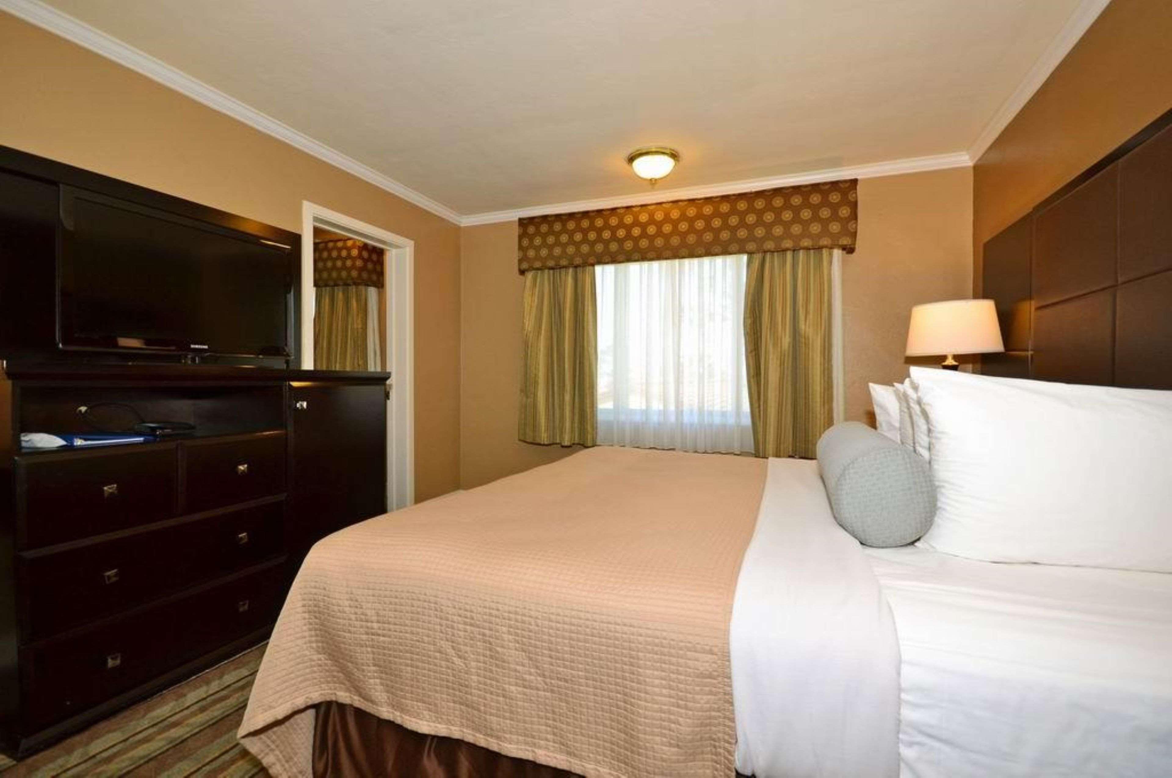 Best Western Carmel'S Town House Lodge Екстер'єр фото