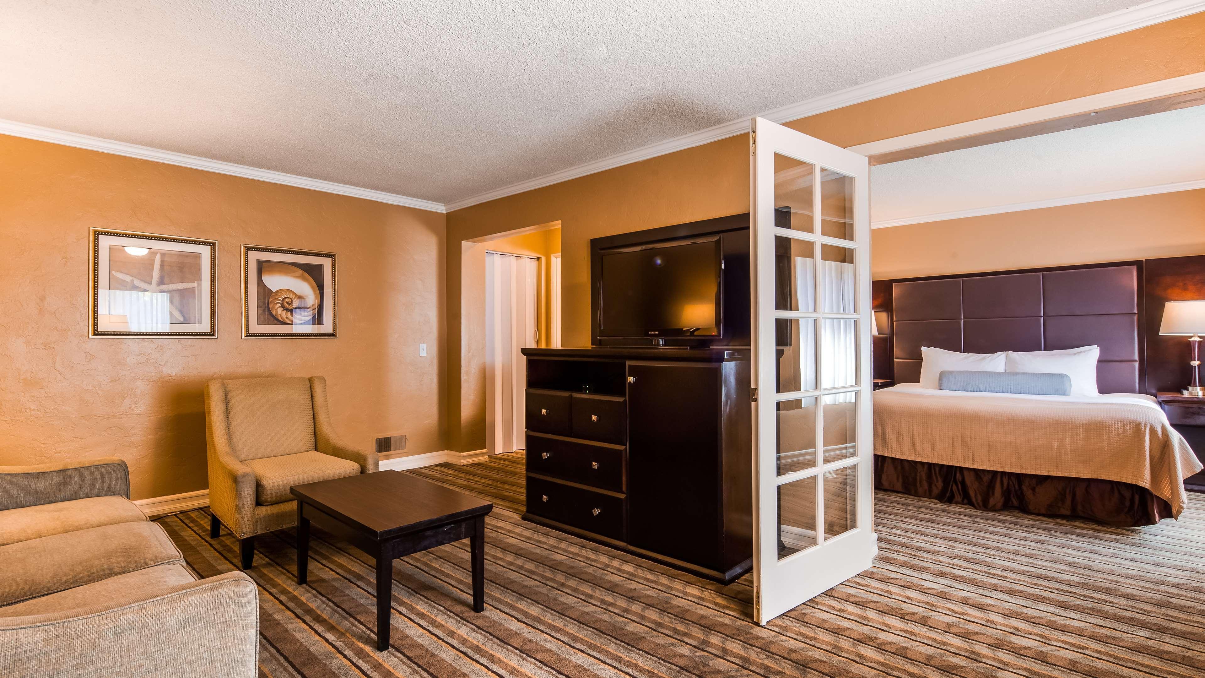 Best Western Carmel'S Town House Lodge Екстер'єр фото