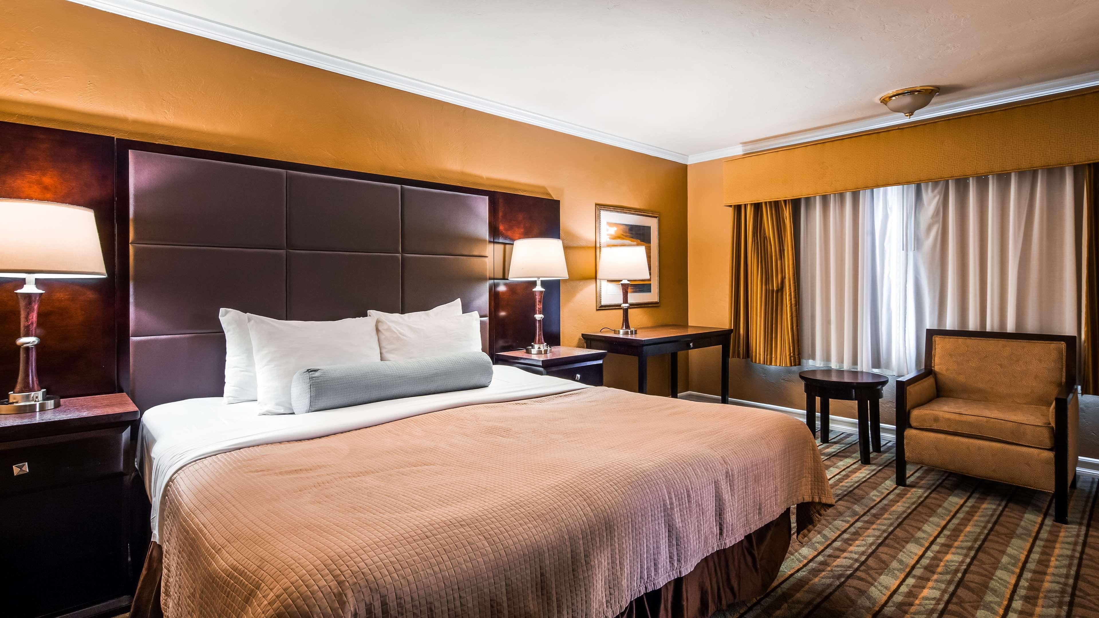 Best Western Carmel'S Town House Lodge Екстер'єр фото