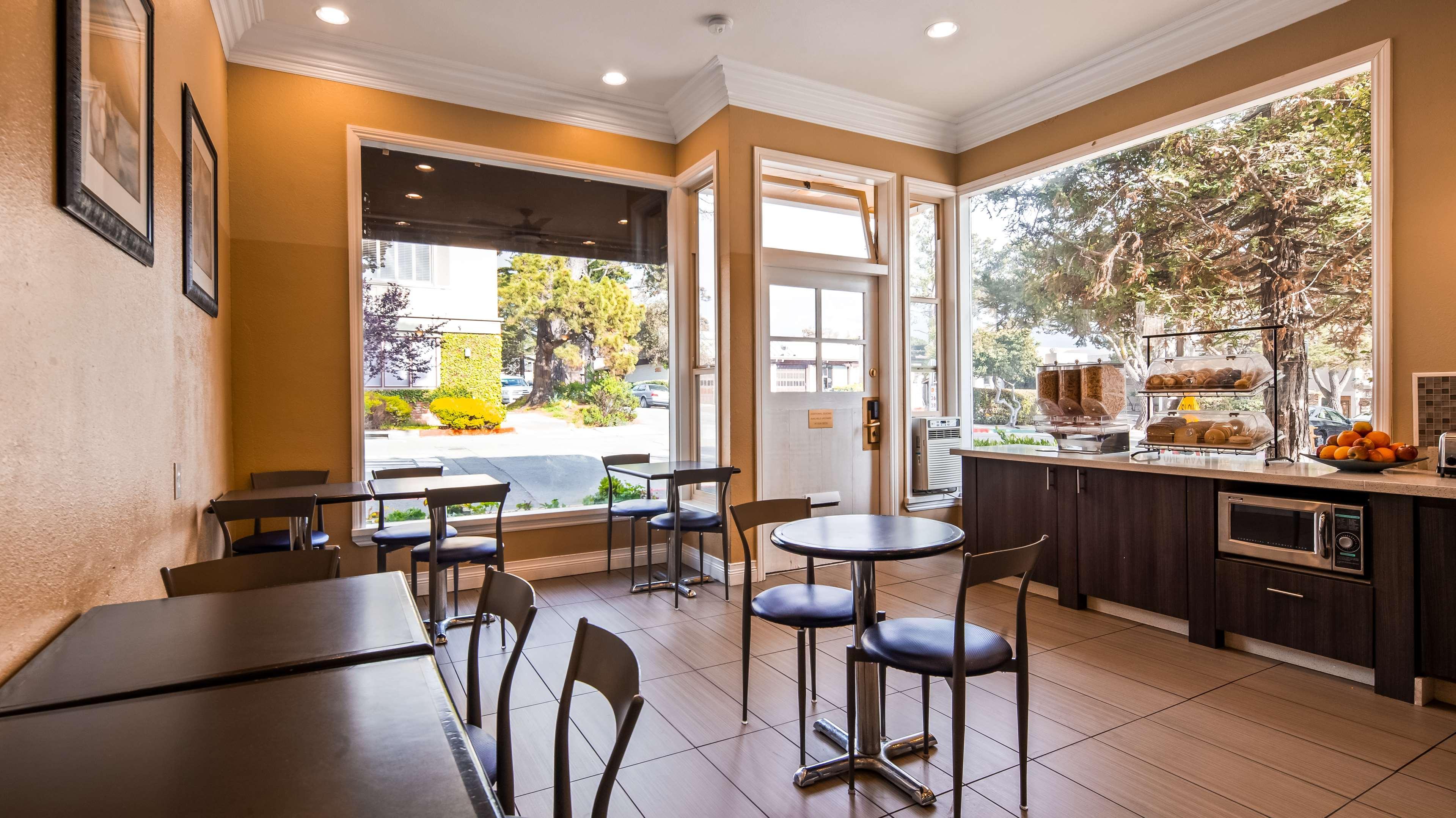 Best Western Carmel'S Town House Lodge Екстер'єр фото