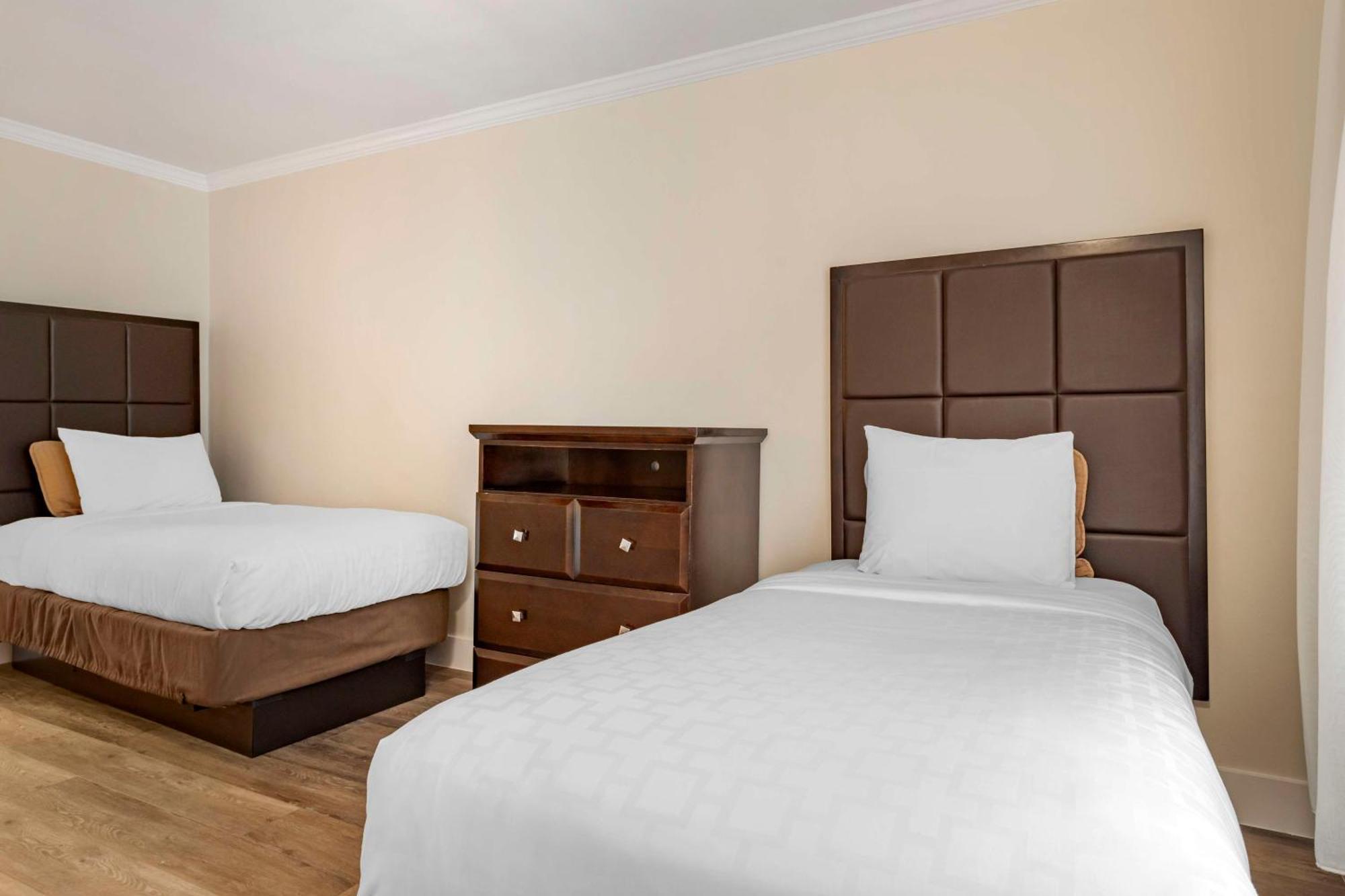 Best Western Carmel'S Town House Lodge Екстер'єр фото