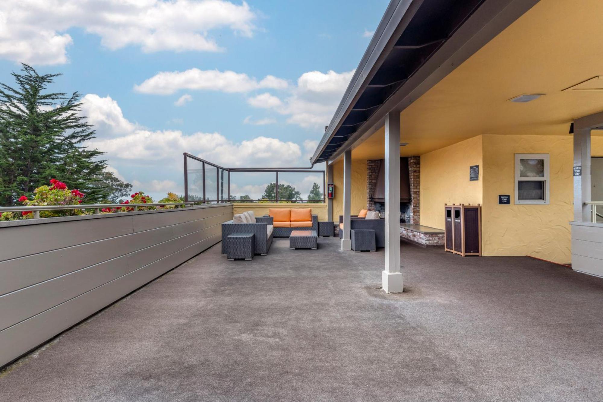 Best Western Carmel'S Town House Lodge Екстер'єр фото