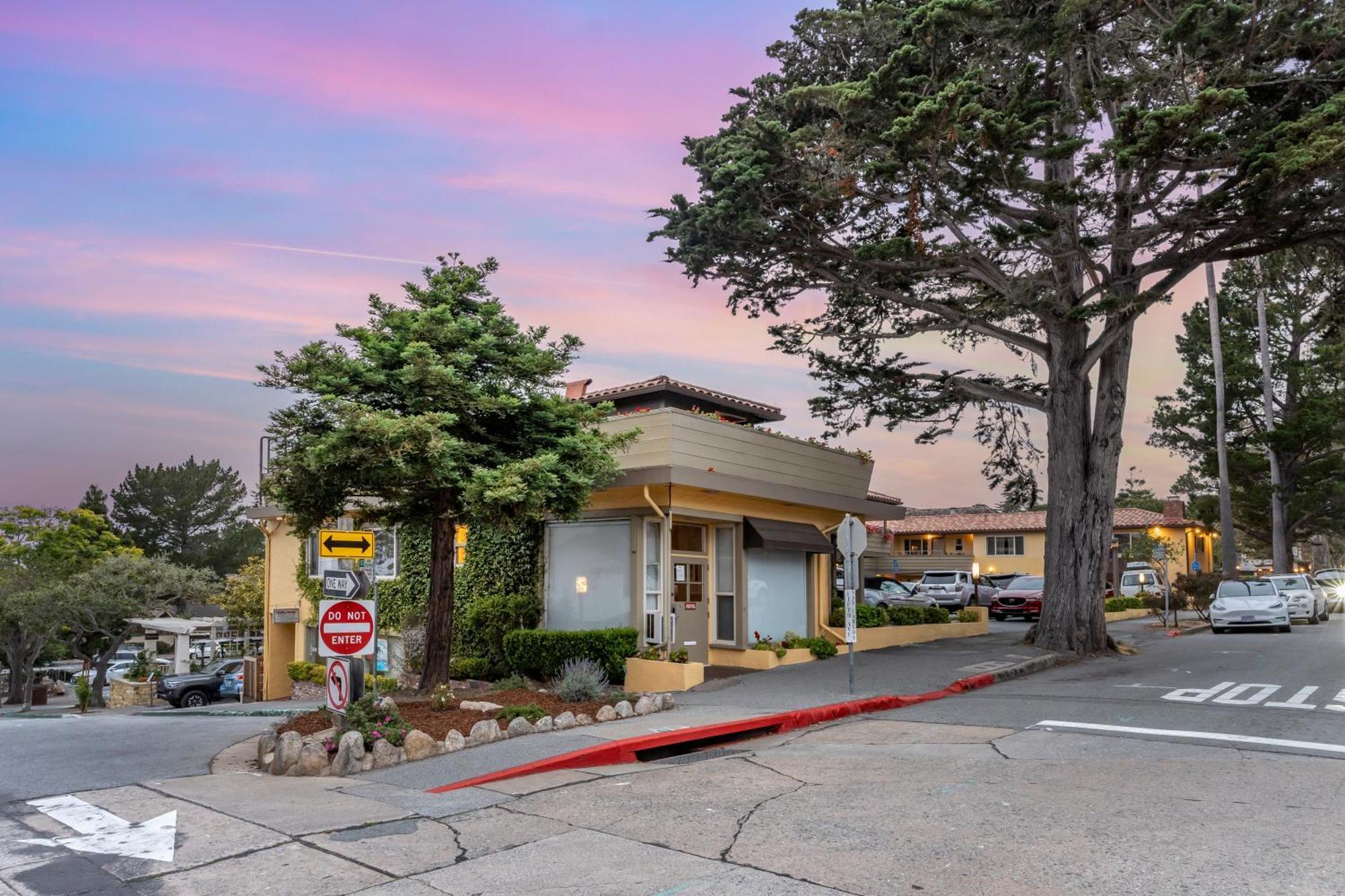 Best Western Carmel'S Town House Lodge Екстер'єр фото