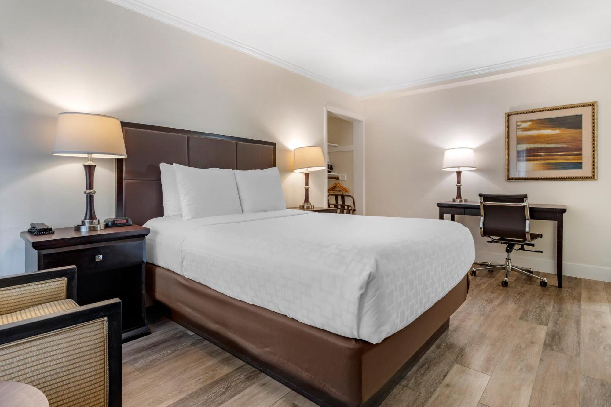 Best Western Carmel'S Town House Lodge Екстер'єр фото