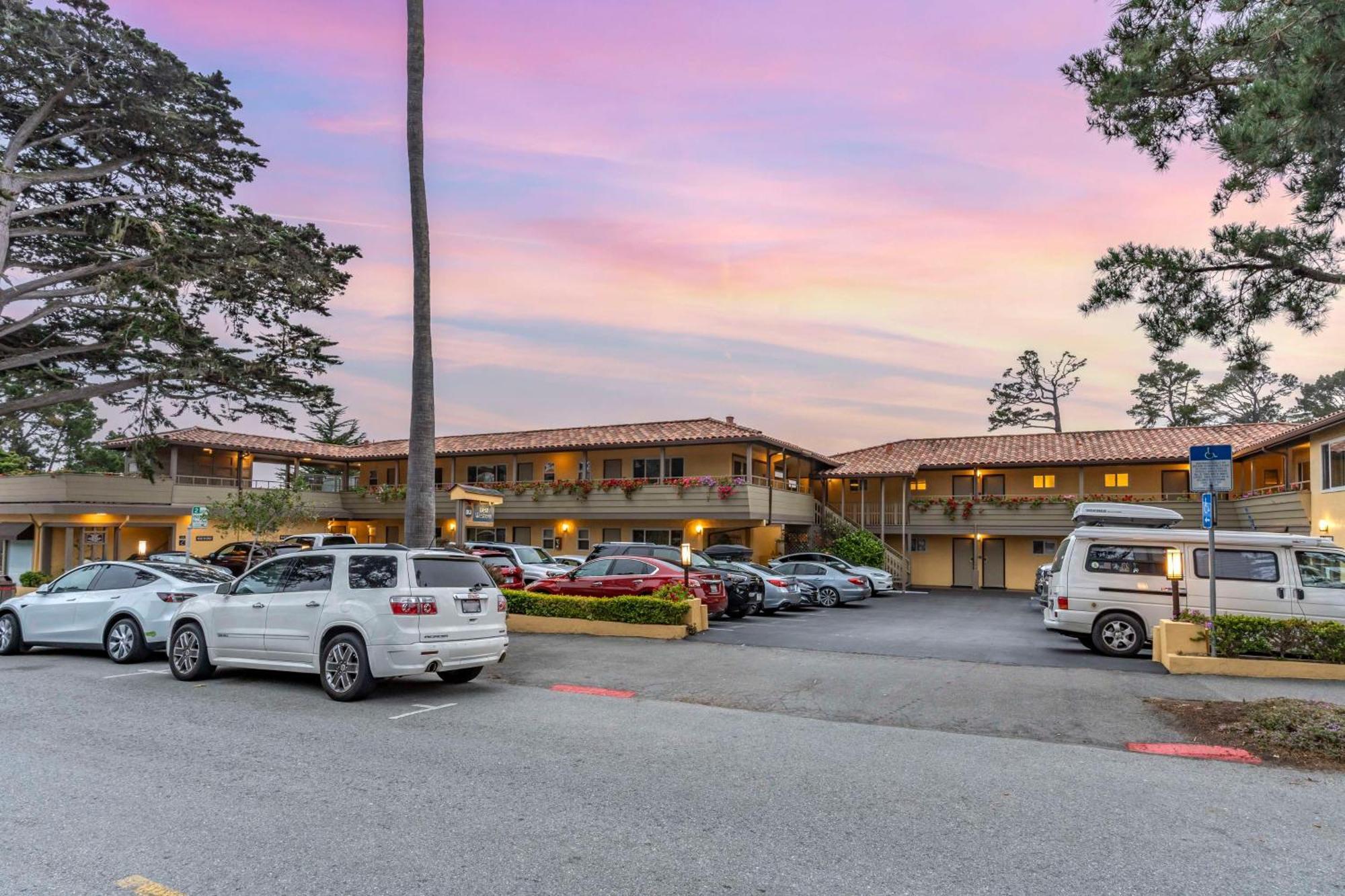 Best Western Carmel'S Town House Lodge Екстер'єр фото