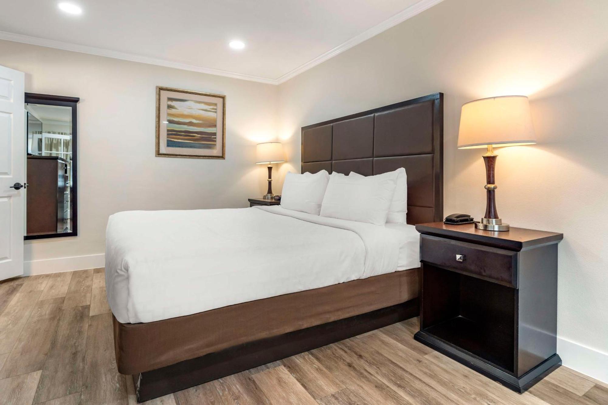 Best Western Carmel'S Town House Lodge Екстер'єр фото