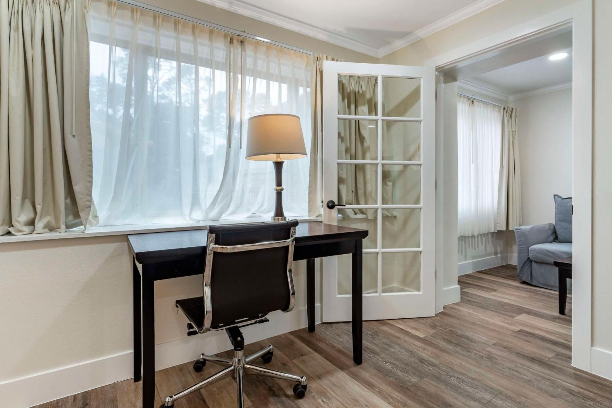 Best Western Carmel'S Town House Lodge Екстер'єр фото