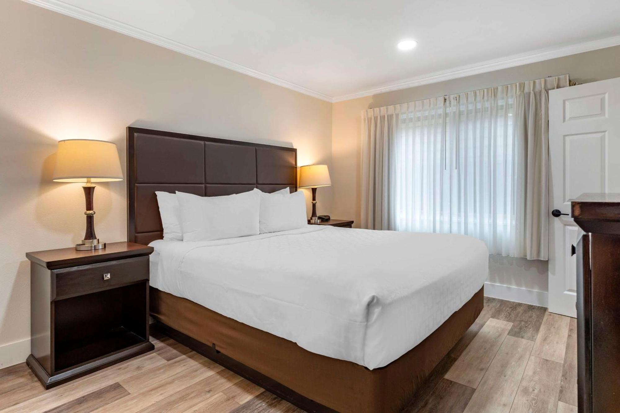 Best Western Carmel'S Town House Lodge Екстер'єр фото