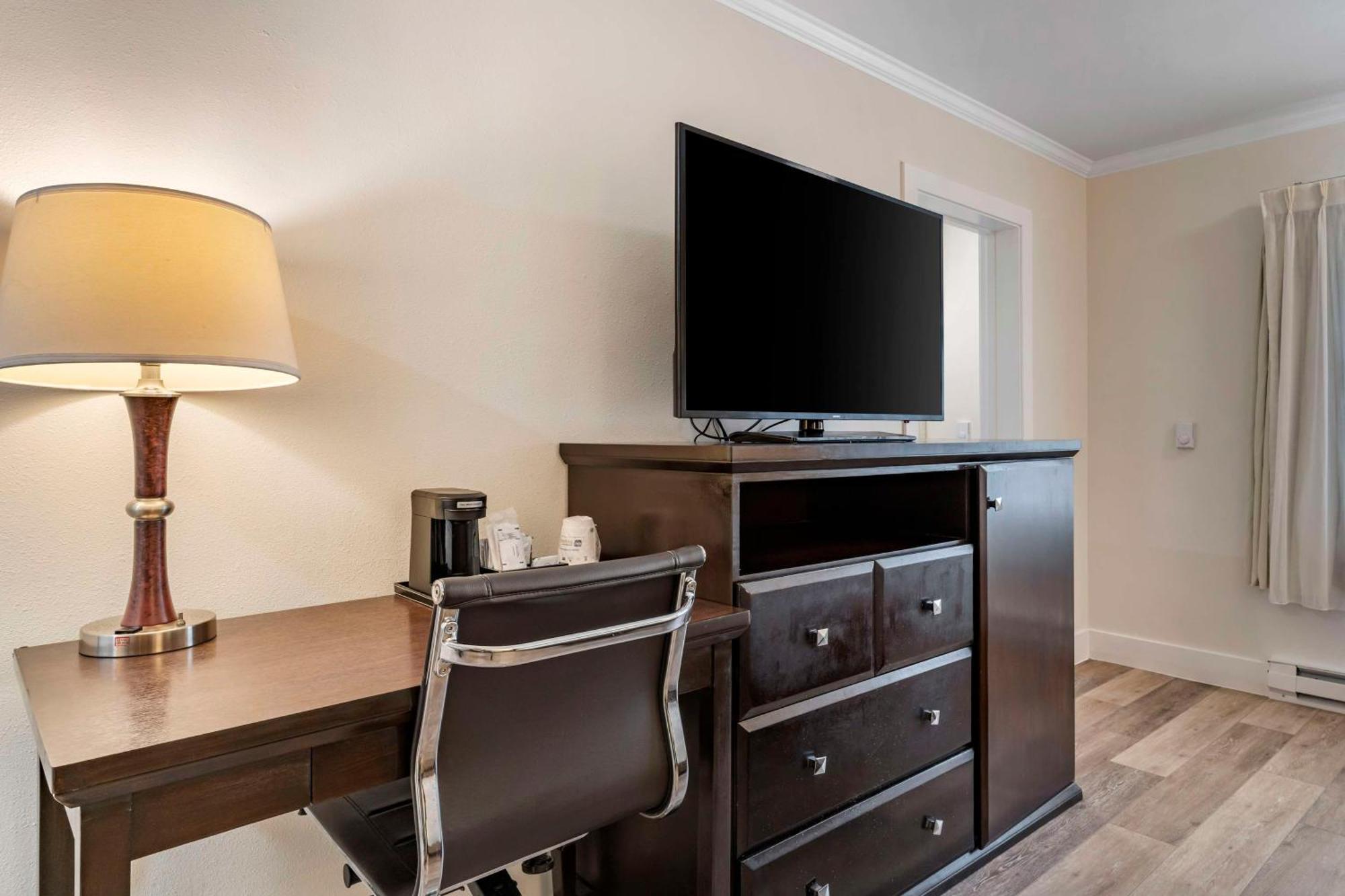 Best Western Carmel'S Town House Lodge Екстер'єр фото