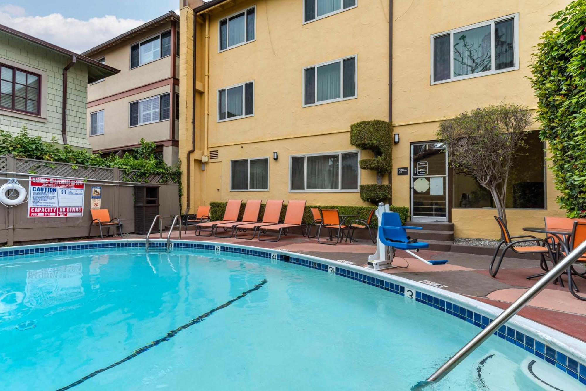 Best Western Carmel'S Town House Lodge Екстер'єр фото