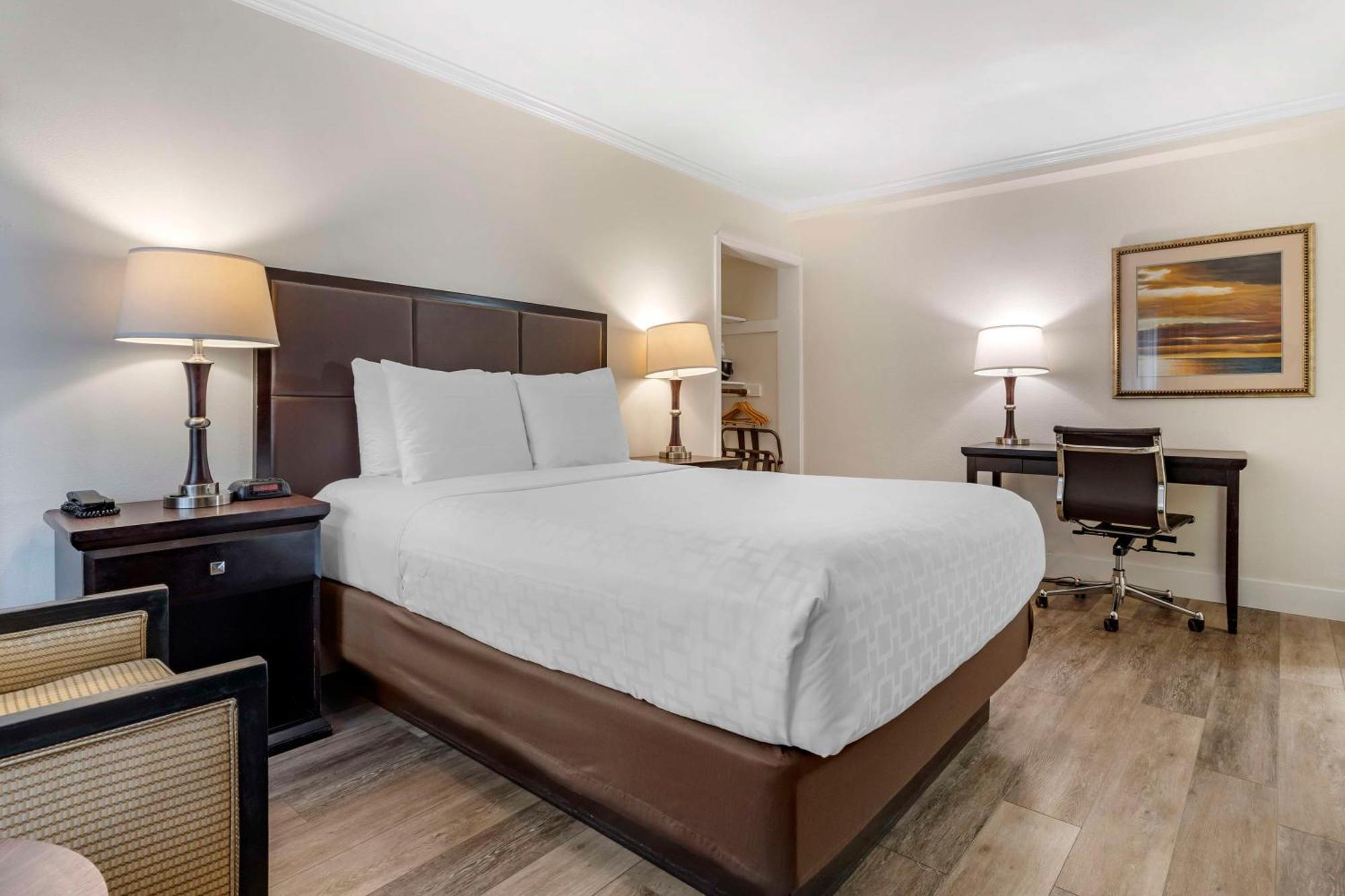 Best Western Carmel'S Town House Lodge Екстер'єр фото