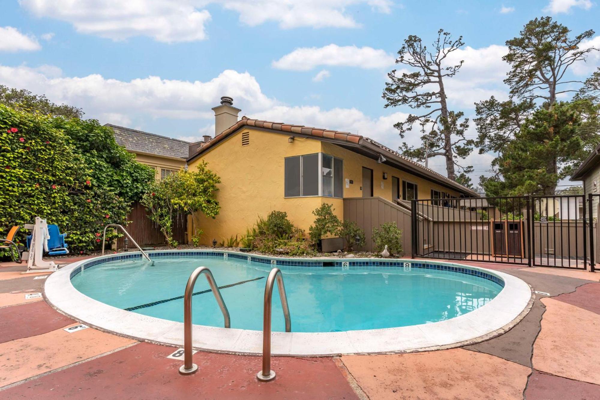 Best Western Carmel'S Town House Lodge Екстер'єр фото